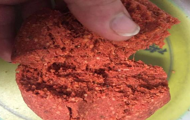 不同魚(yú)餌香精的餌料如何搭配？